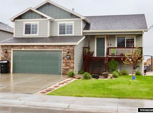 700 Pebble Mountain Dr, Mills, WY 82604