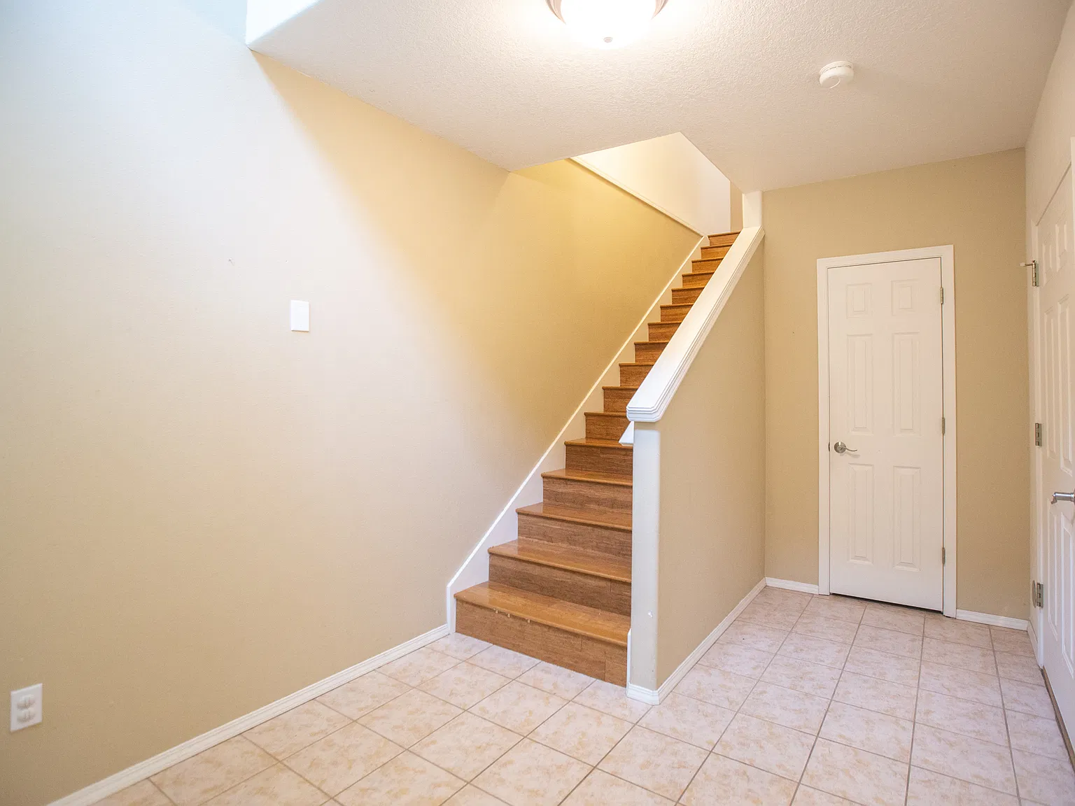 3 bed, 2270 sqft, $2,795 — Photo 2
