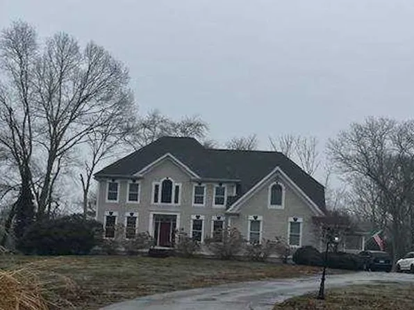 6 Woodland Ct, Pawcatuck, CT 06379
