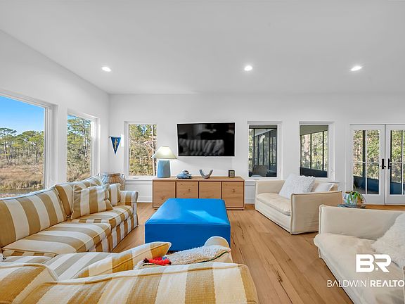 5th image of 890 Heron Cove Ln