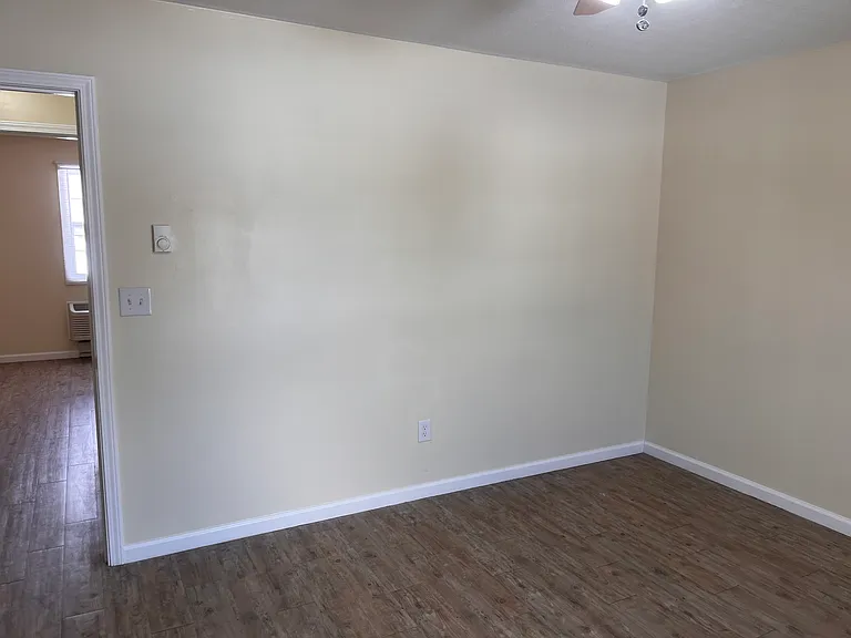 100 Lisa Dr #11 — Photo 5