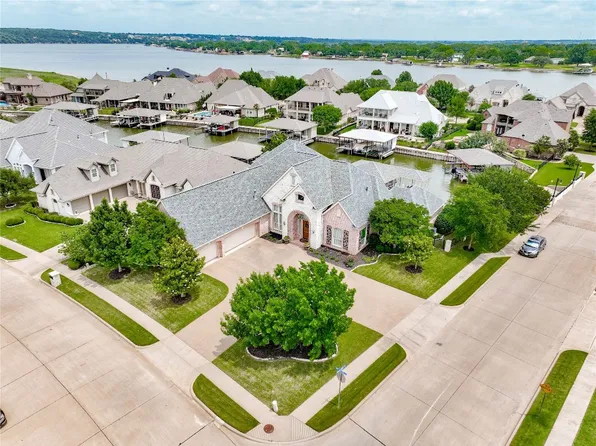 2700 Waters Edge Dr, Granbury, TX 76048
