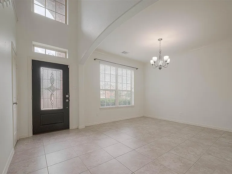 2261 Oak Circle Dr N — Photo 8