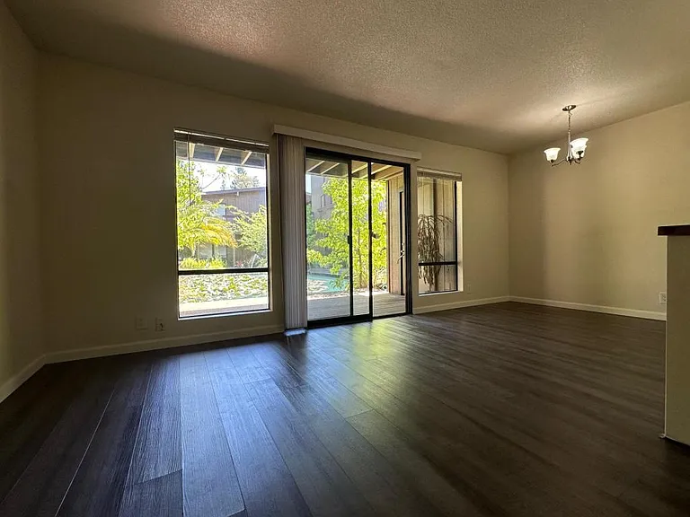 2422 Larkspur Ln #221 — Photo 8