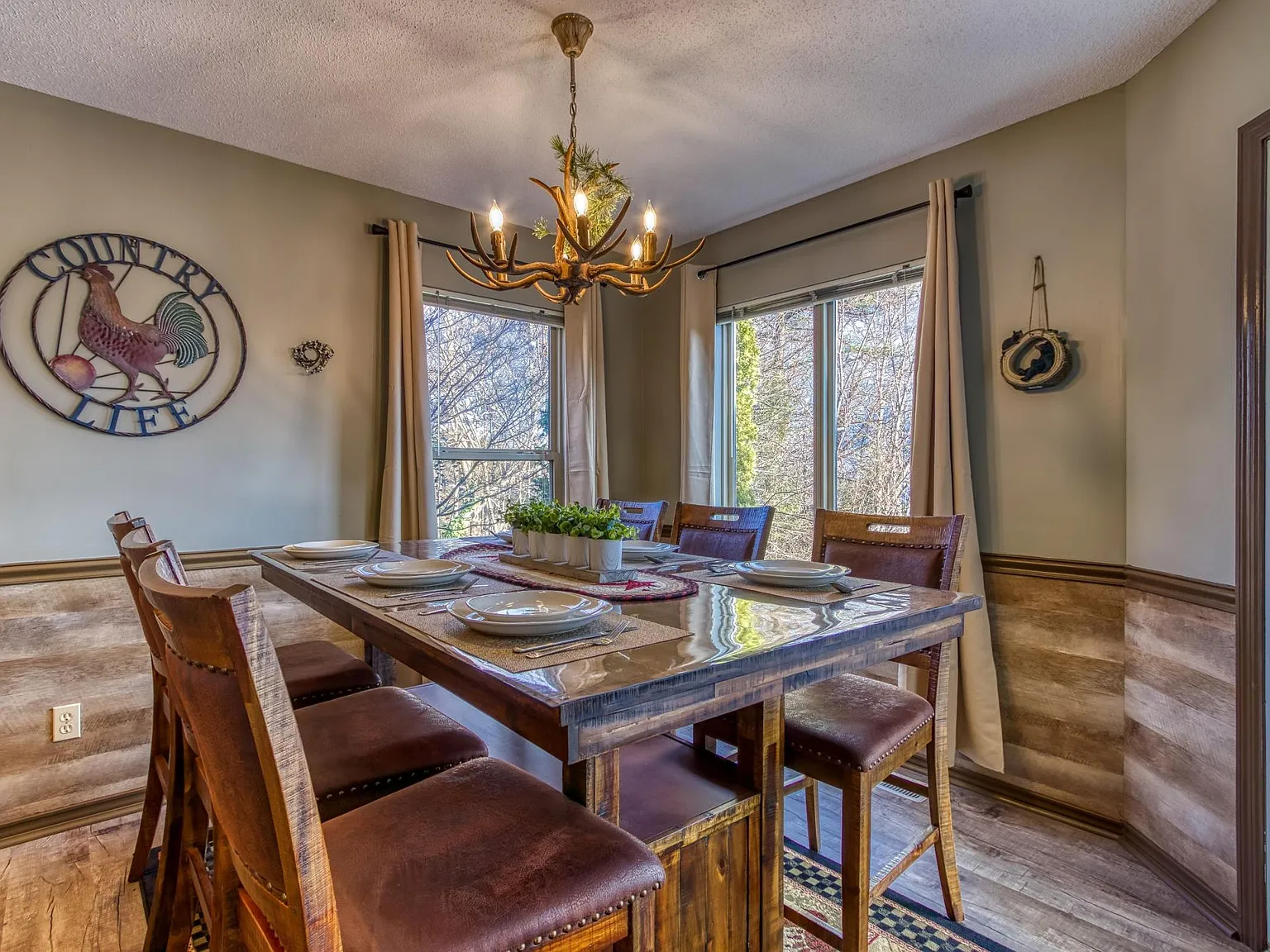 3 bed, 3.5 bath, 2310 sqft, $7,500 — Photo 3