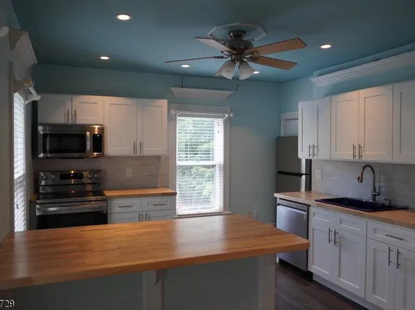 96 High St, Newton, NJ 07860