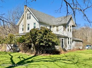 1079 Sutton Creek Rd, Dallas, PA 18612