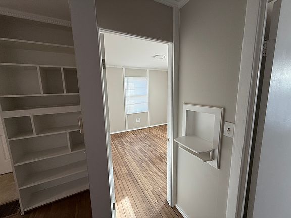 3rd image of 1014 NE 44th Ter