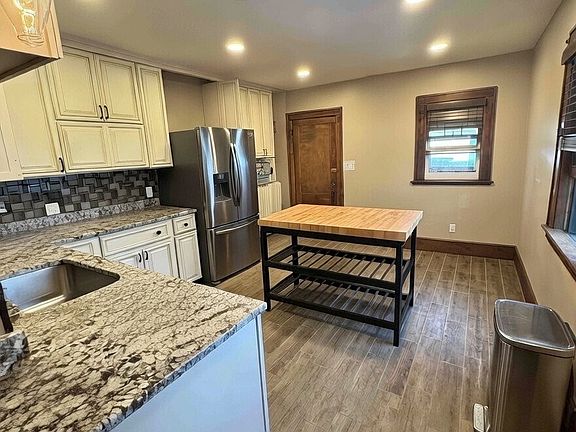 4th image of 2635 Fremont Ave S