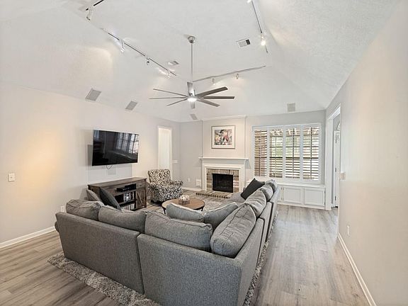 5th image of 76 E Stony End Pl