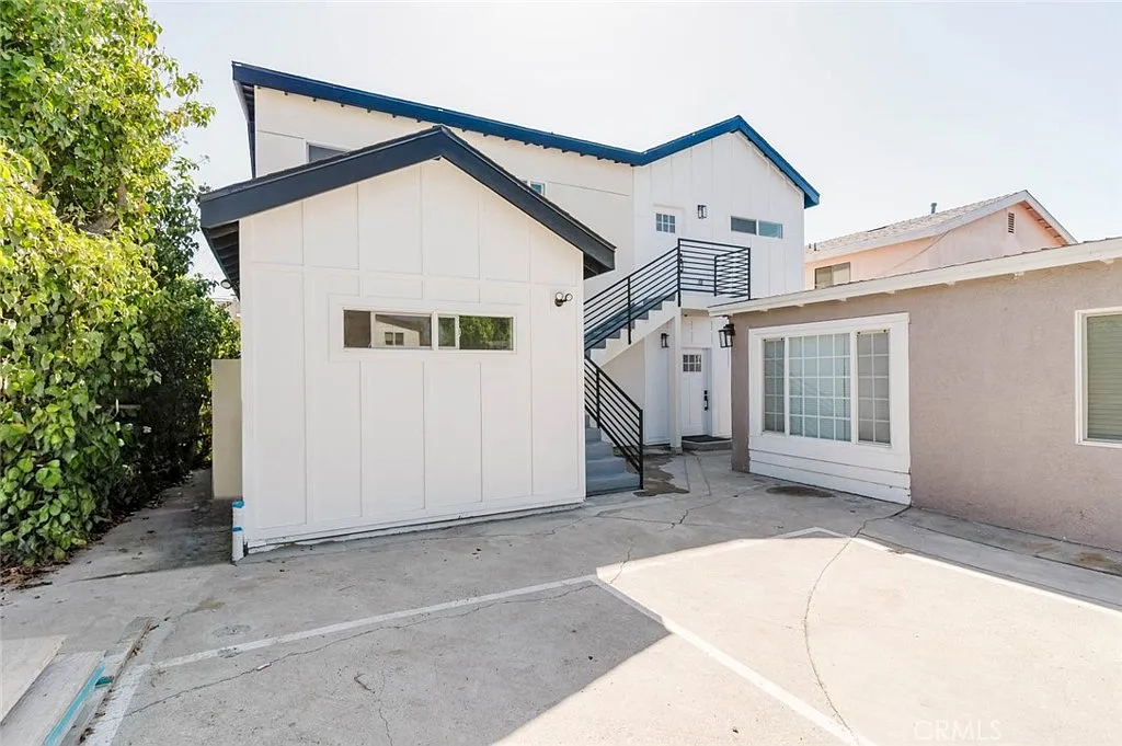 2 bed, 870 sqft, $3,300 — Photo 4