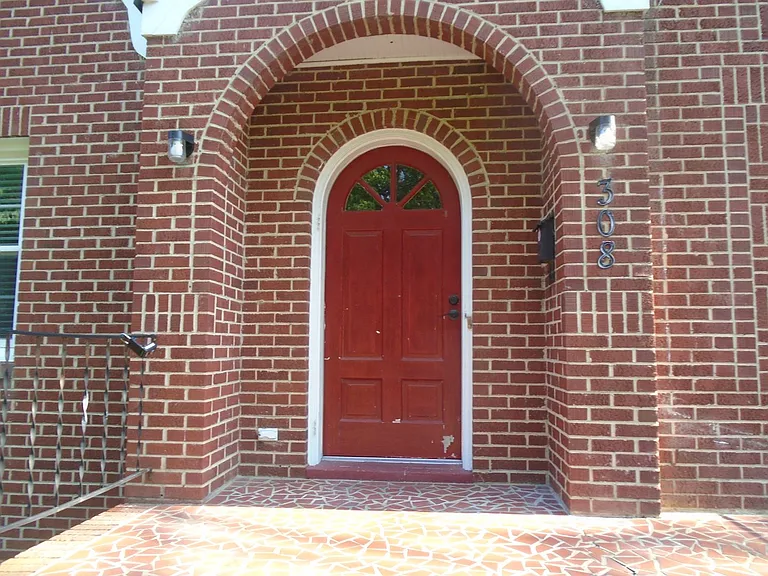 308 Harris Ave — Photo 2