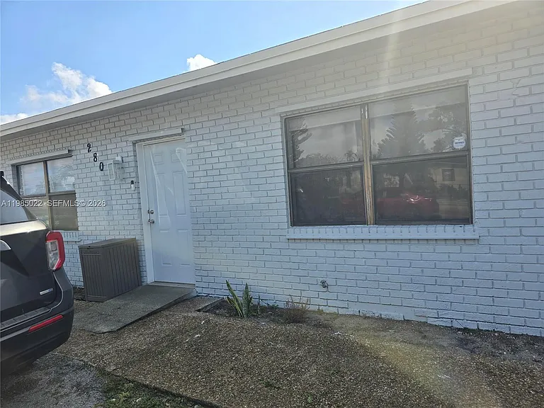 280 NW 31st Ave — Photo 2