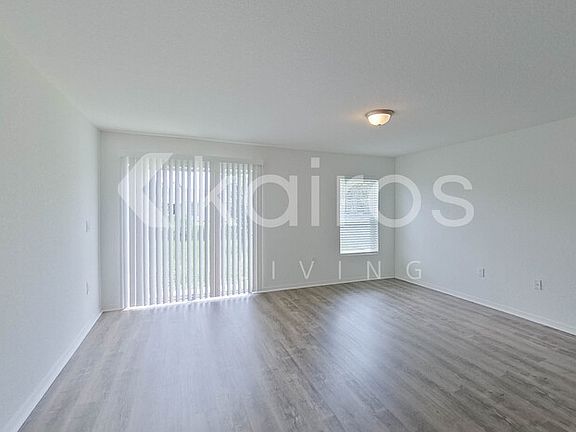 4th image of 158 Snedeker St