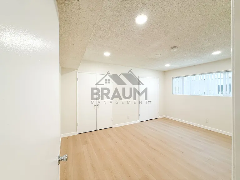 6041 WHITSETT — Photo 16