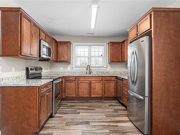 4th image of 2068 Dresden Dr