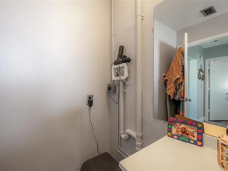 8812 Bay Pointe Dr #D202 — Photo 20