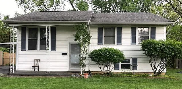 284 Empire Dr photo 1