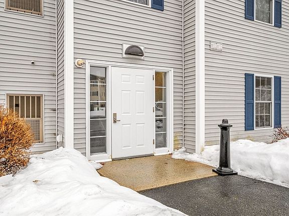 3rd image of 4 Crestview Cir Unit 98