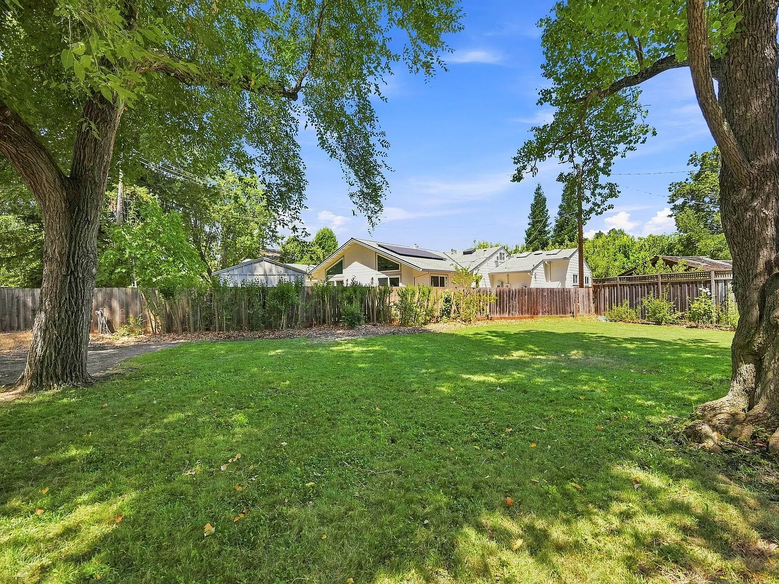 2 bed, 884 sqft, $3,200 — Photo 3
