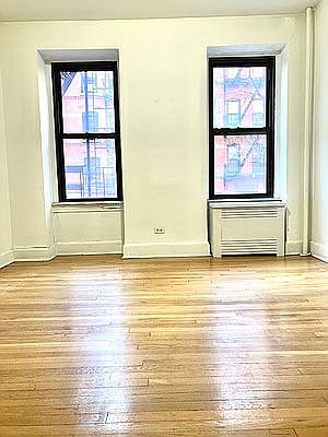 5th image of 213 E 88th St APT 2B
