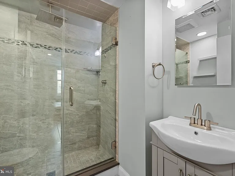 2135 Walnut St #1202 — Photo 23
