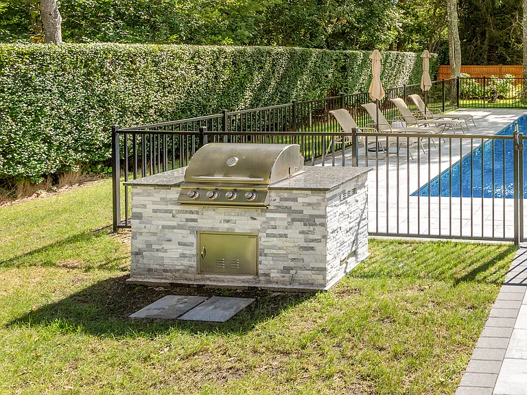 9 Eisenhower Dr — Photo 32