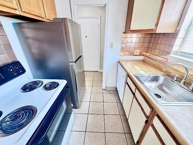 Colton House Apartments — Photo 58