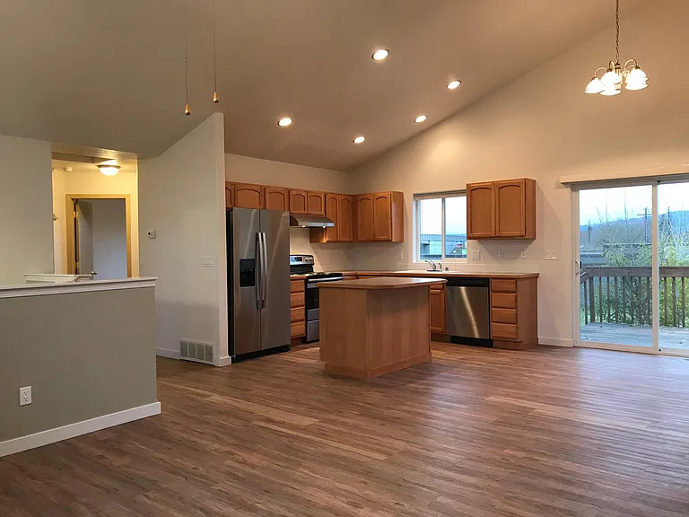 813 N Coach Ln — Photo 14