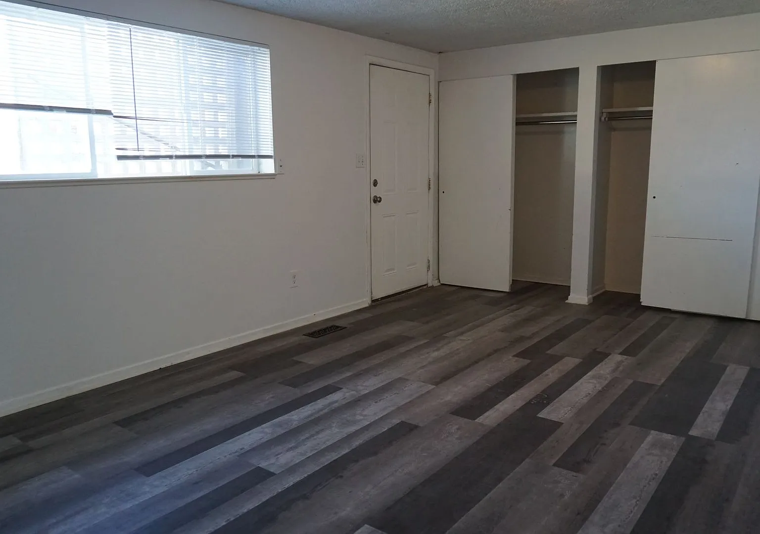 117 w 250 N 4plex — Photo 3