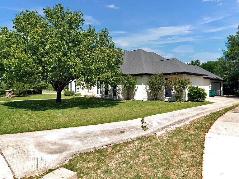2451 Valley View Dr — Photo 49