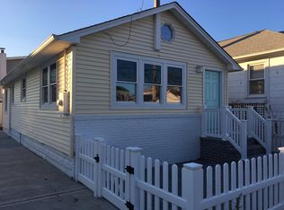 7 Garden City Ave, Point Lookout, NY 11569