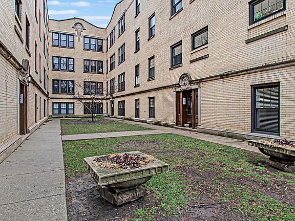 3rd image of 5625 N Wayne Ave #A2