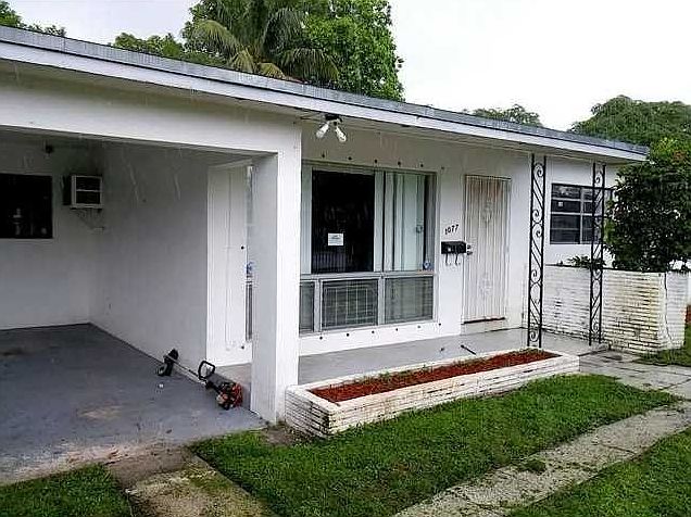 1st image of 1077 Carolina Ave