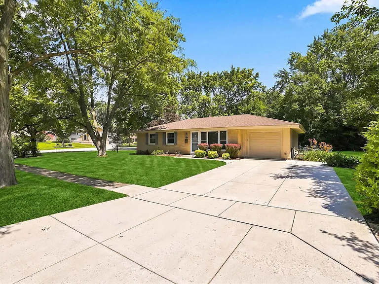 924 Bradford Ln — Photo 35