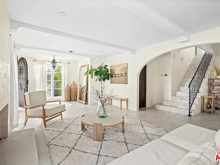 4267 Murietta Ave — Photo 2