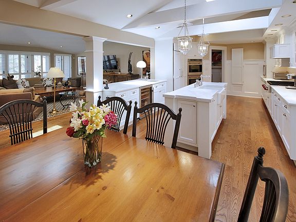 Open concept kitchen/family room