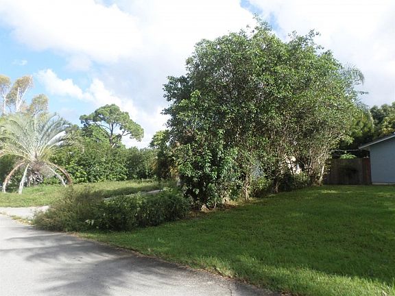 4th image of 5053 Woodland Dr