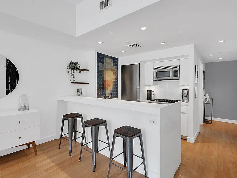 14 W 14th St #7C — Photo 4