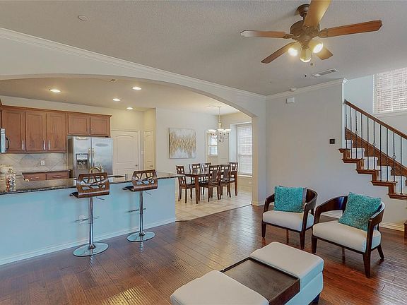 4th image of 2556 Sarah Ln