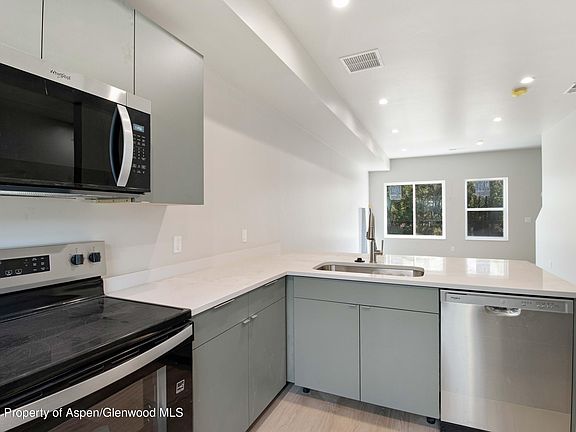 5th image of 619 Overlin Dr #11