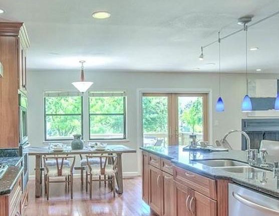 Kitchen/dining area