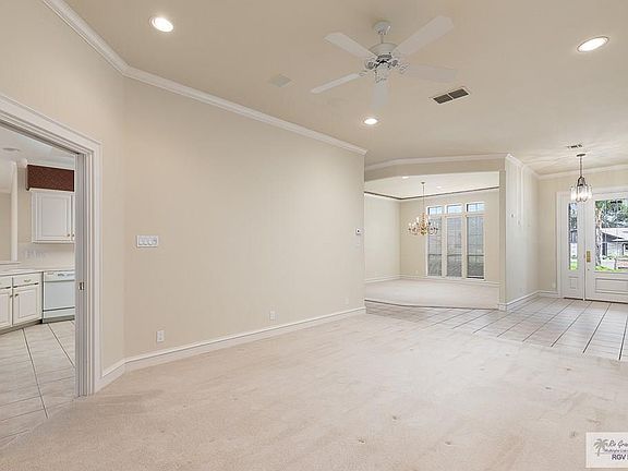 5th image of 417 Palm Valley Dr W
