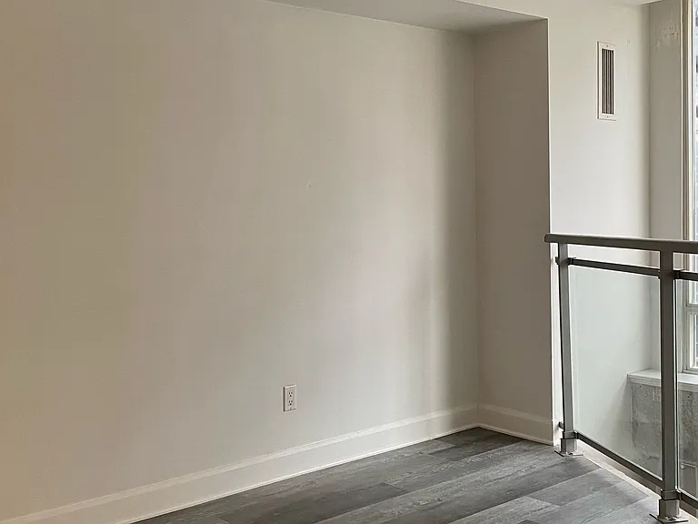 1029 King St W #622 — Photo 12