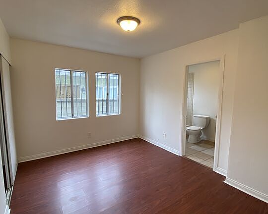 5th image of 527 1/2 E Hyde Park Pl