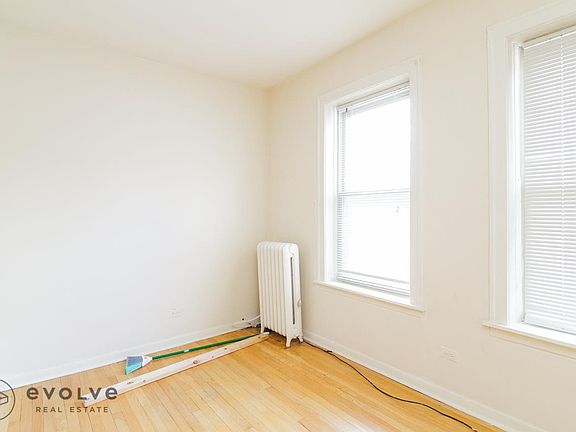 5th image of 4225 N Paulina St #4235W1