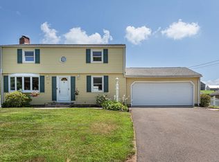 14 Elan St, Enfield, CT 06082
