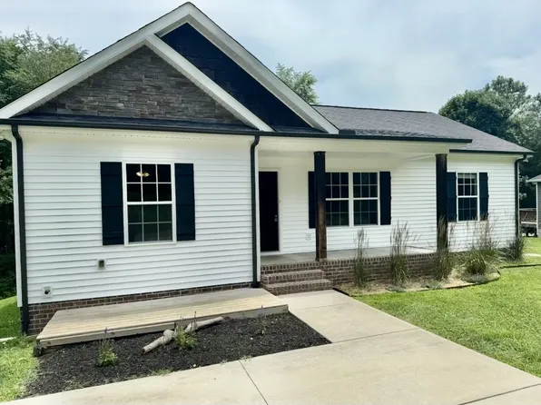 119 E Circle Dr, Burns, TN 37029