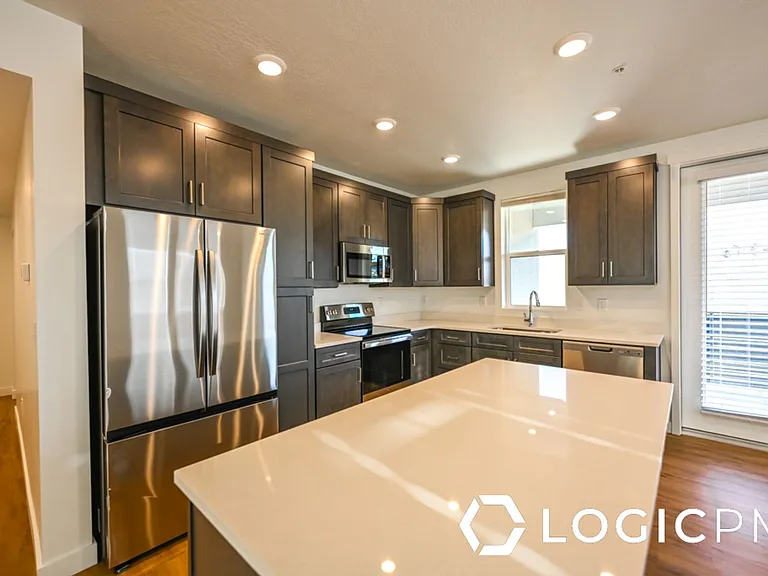 754 W Blue Magic Ln #201 — Photo 28