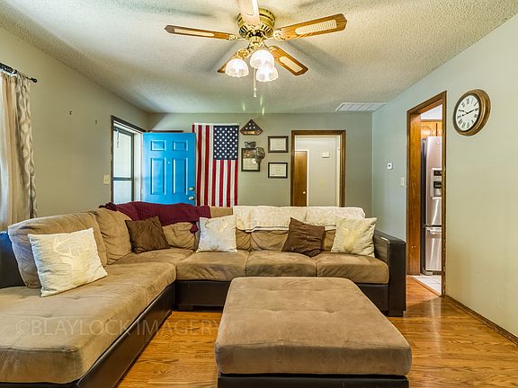 5th image of 2105 SE 9th St